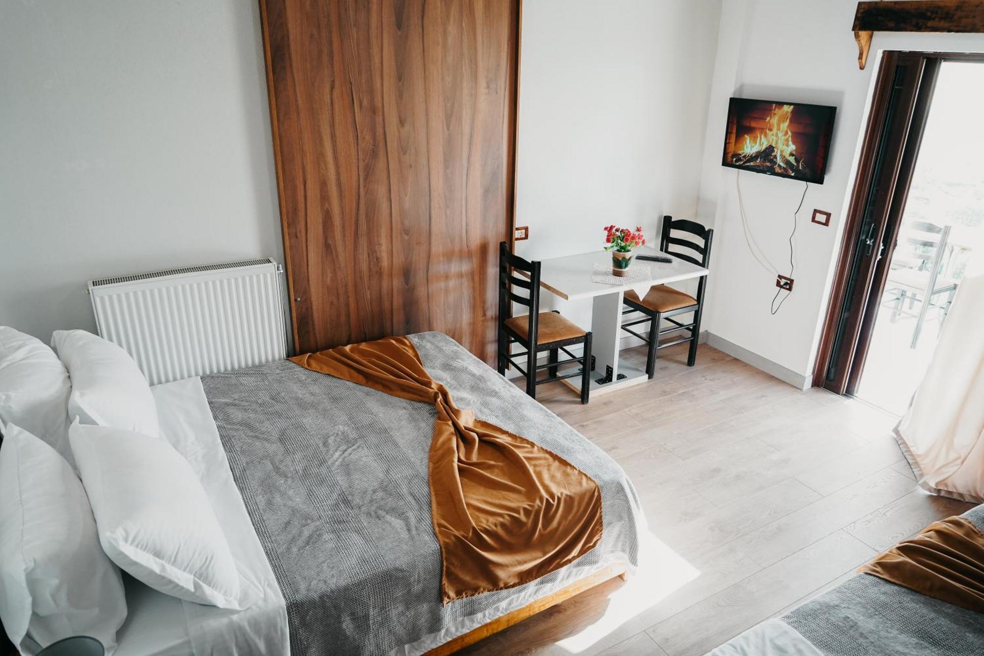 Bujtina Anlu Hotell Nepravishte Eksteriør bilde