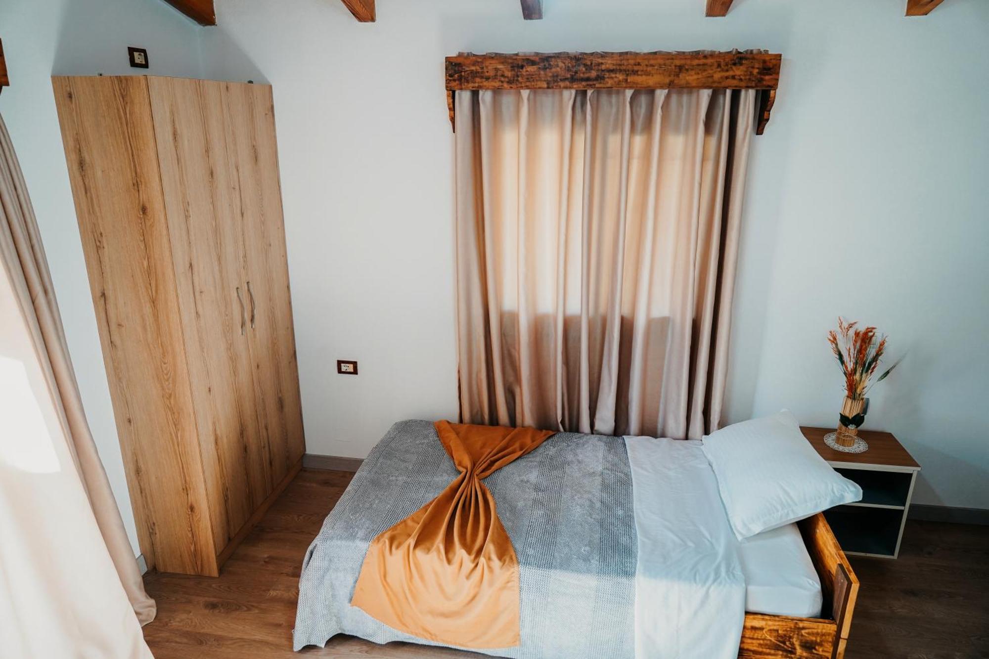 Bujtina Anlu Hotell Nepravishte Eksteriør bilde
