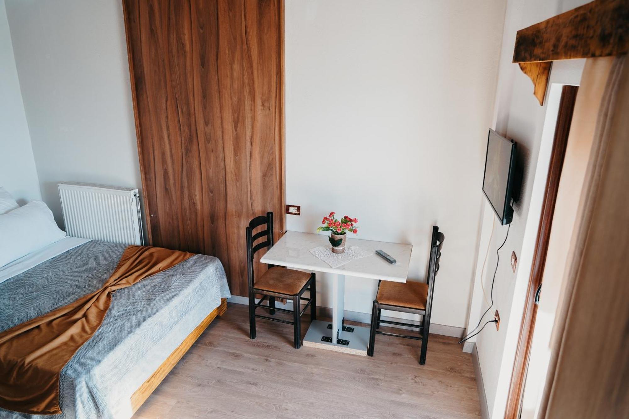 Bujtina Anlu Hotell Nepravishte Eksteriør bilde