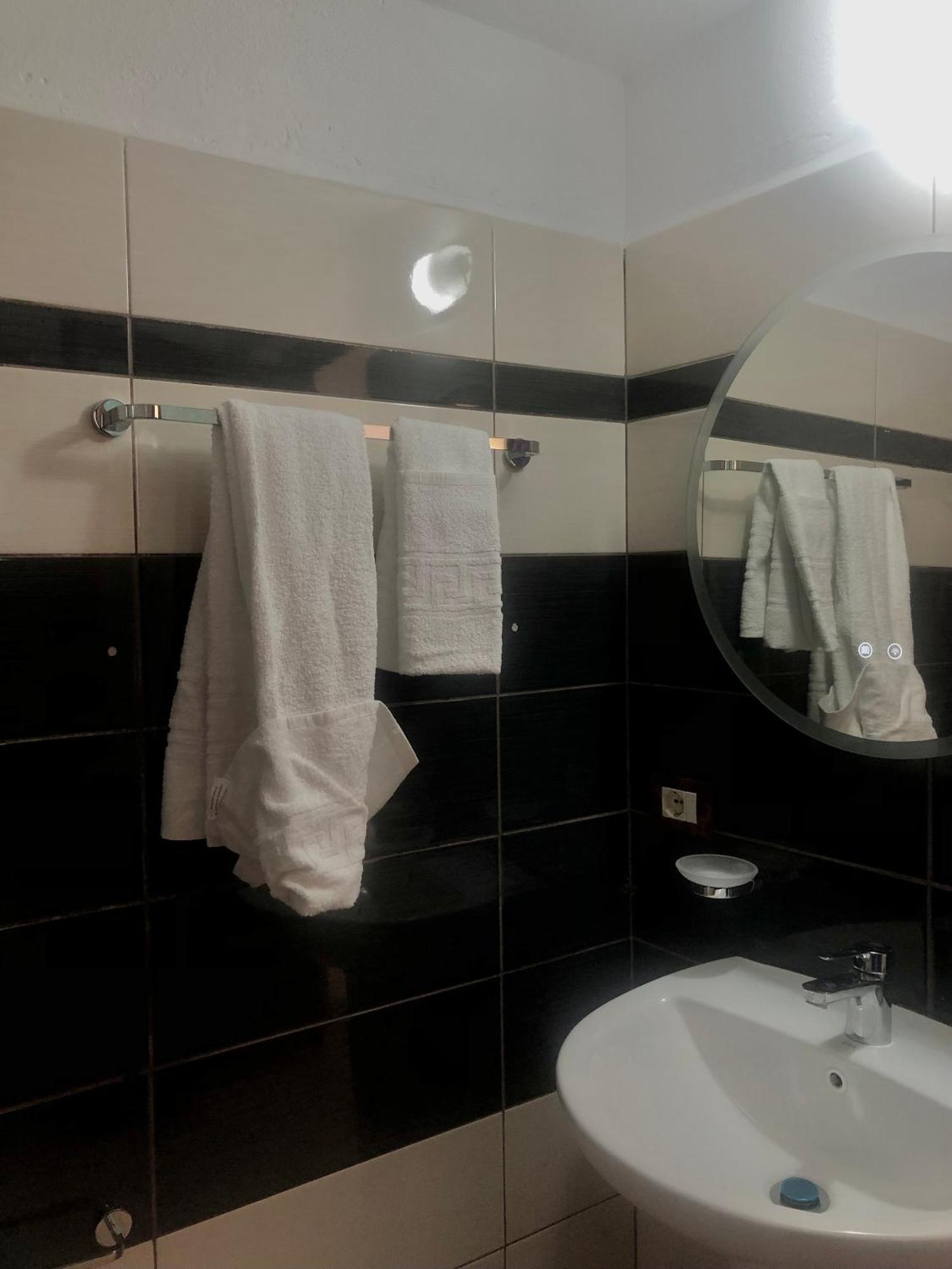 Bujtina Anlu Hotell Nepravishte Eksteriør bilde