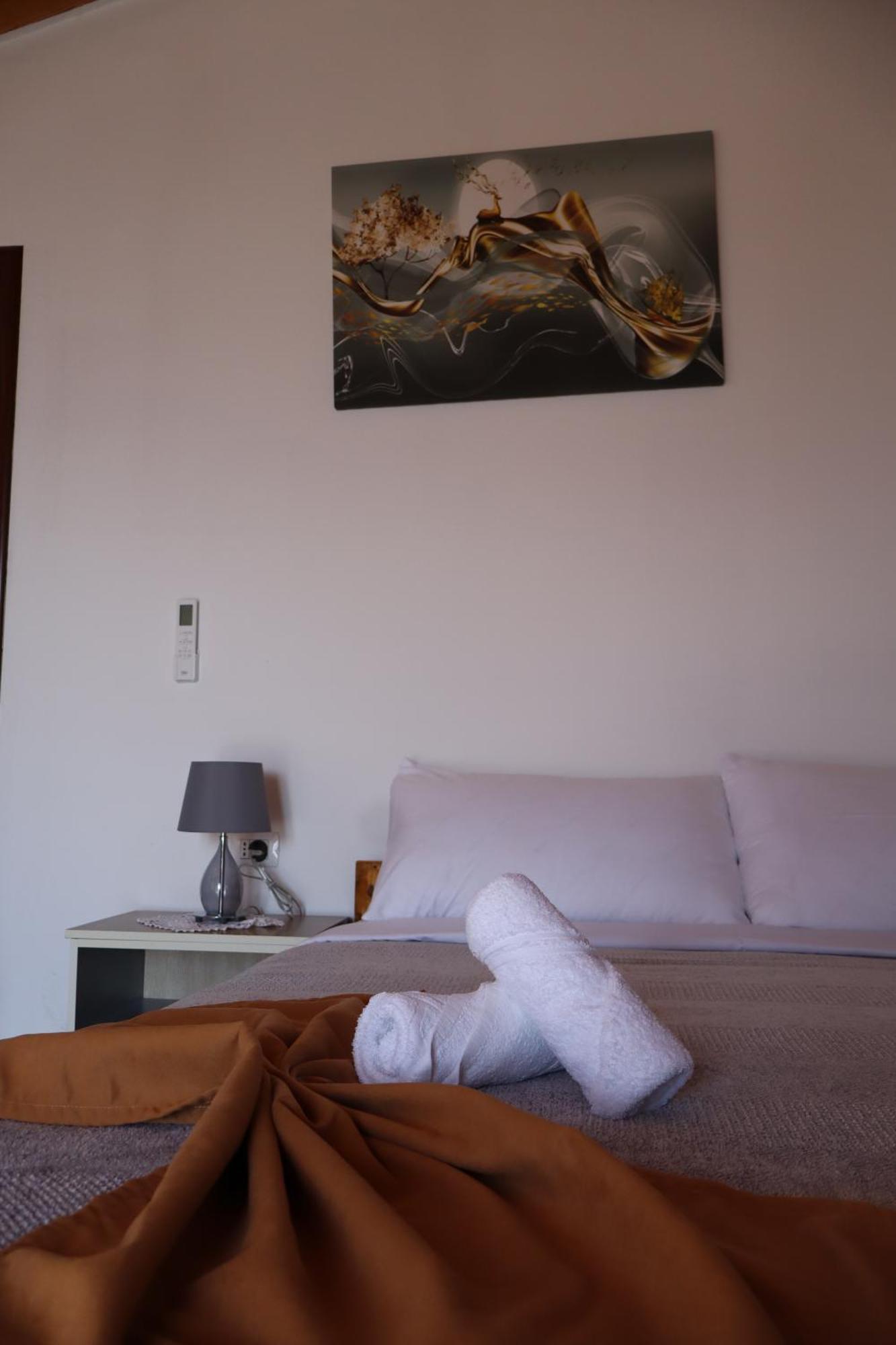 Bujtina Anlu Hotell Nepravishte Eksteriør bilde